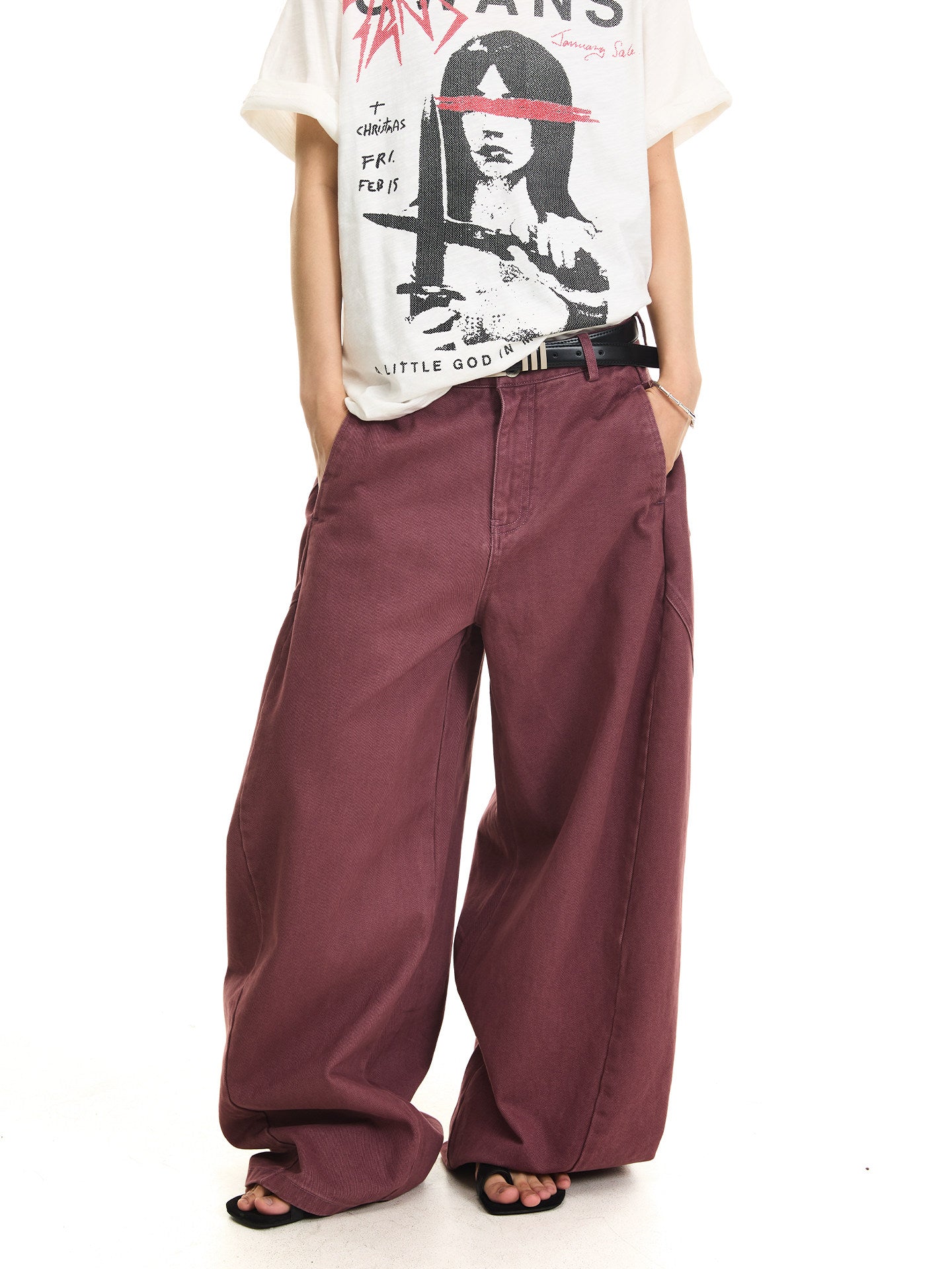 BTSG baggy street pants, curved cut detail