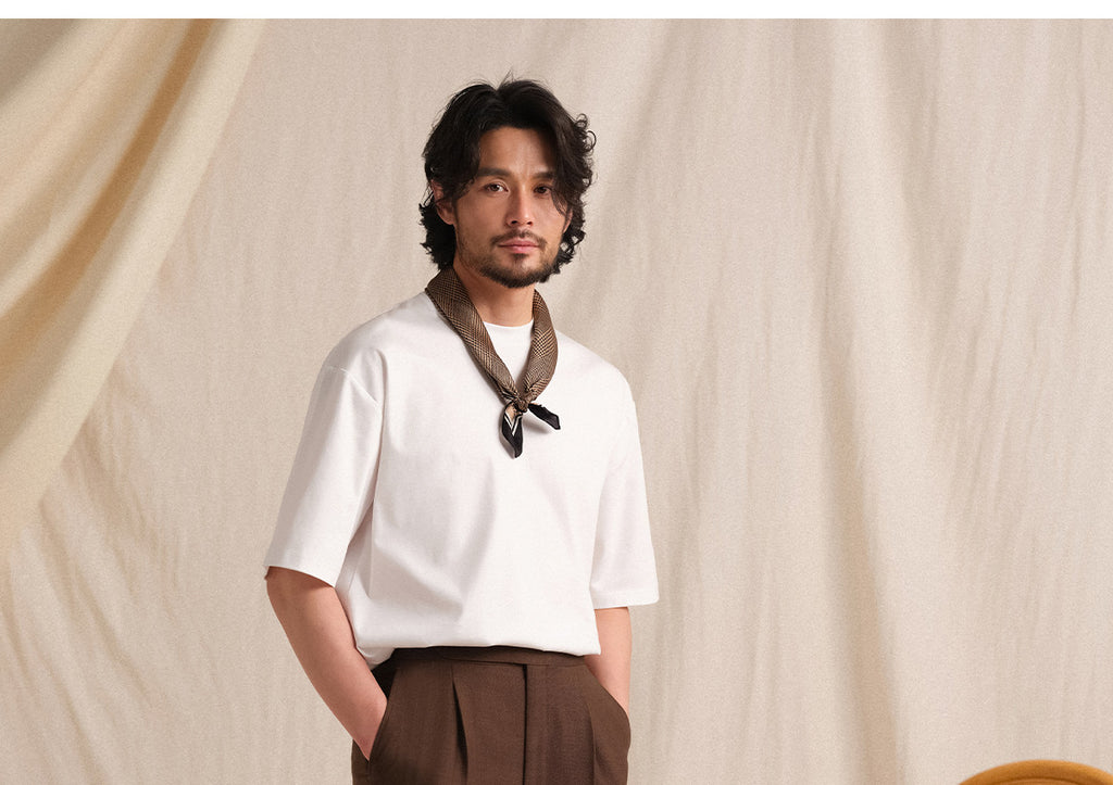 CULTUM cotton tee, neckline detail