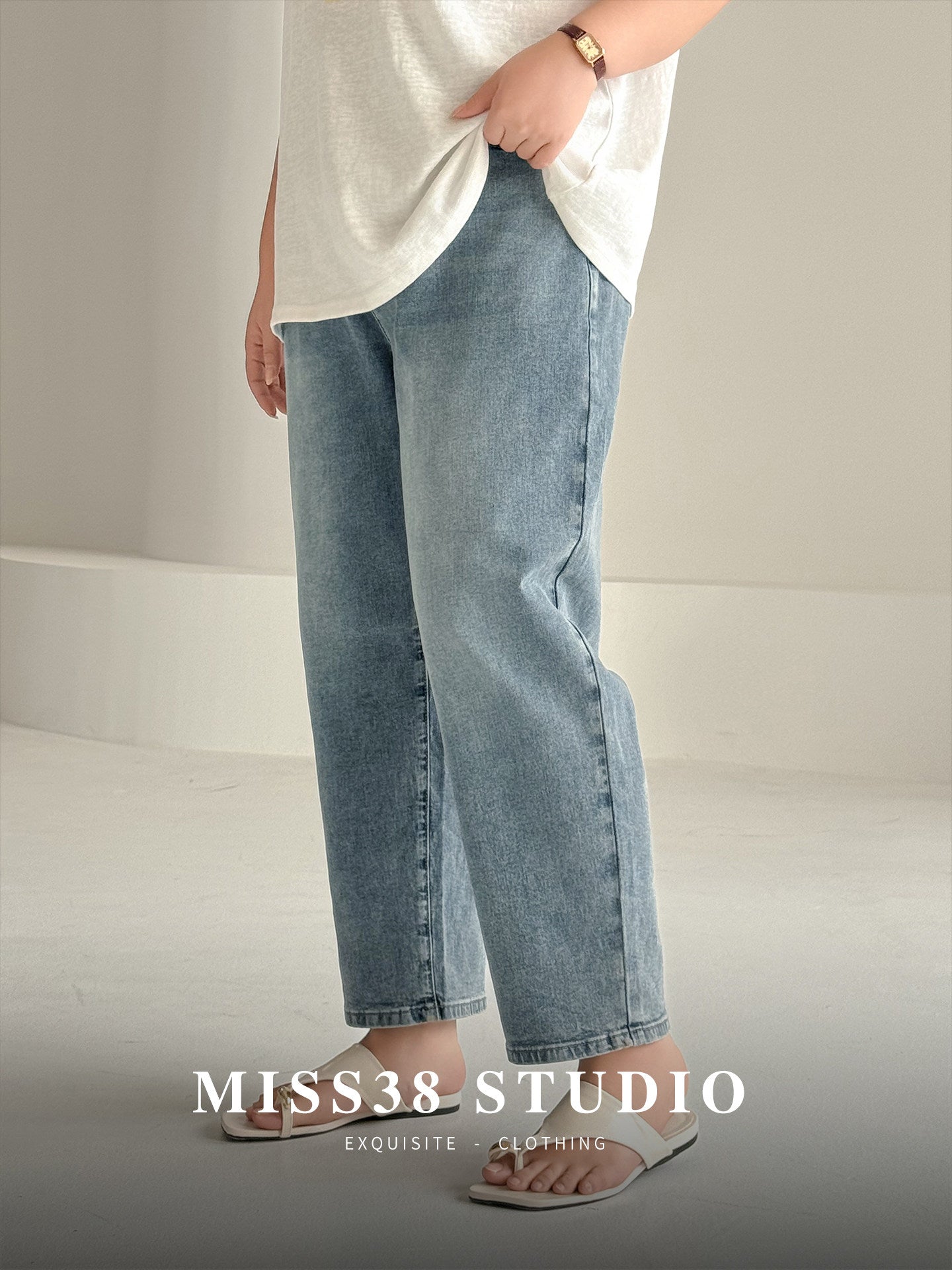Plus-Size High-Waist Cropped Jeans