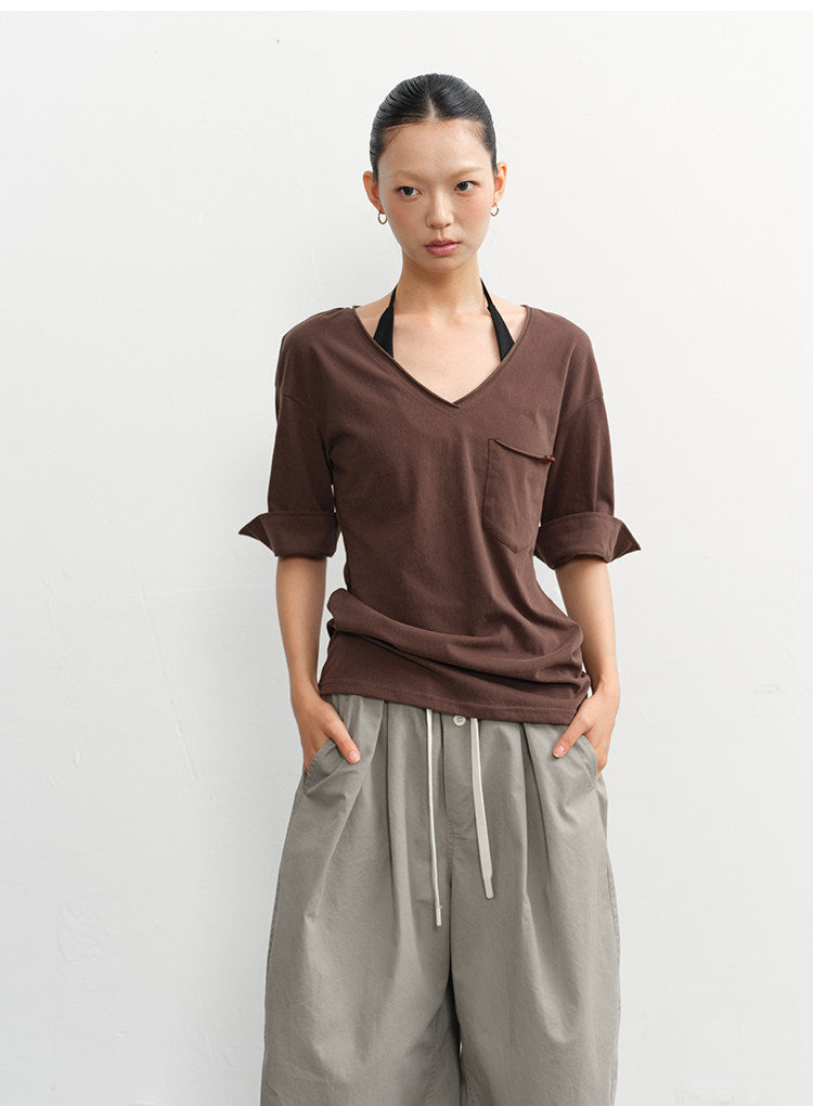 LINY LIBERTY V-neck tee, neckline detail