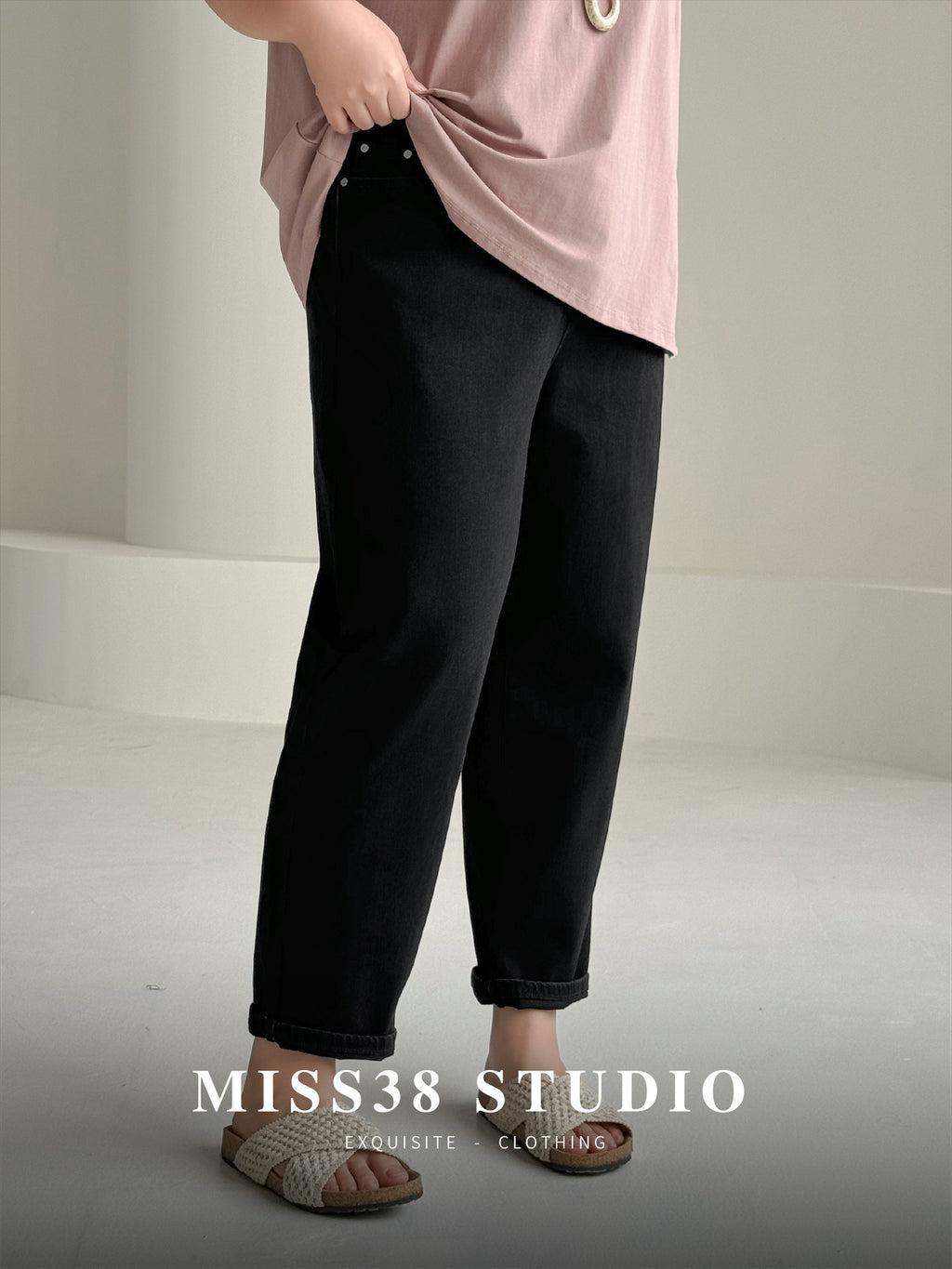 Plus-Size High-Waist Cropped Jeans